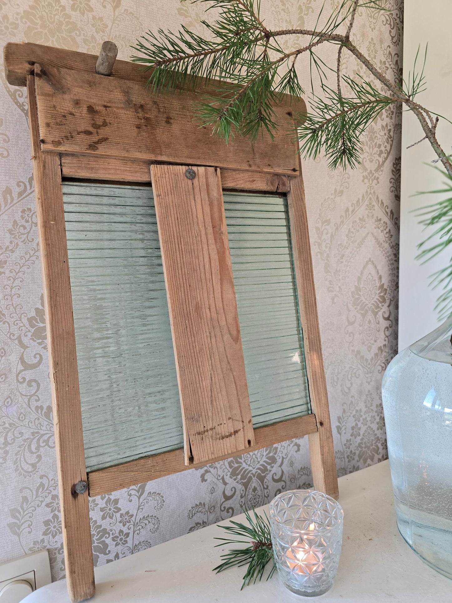 Oud wasbord, met glas