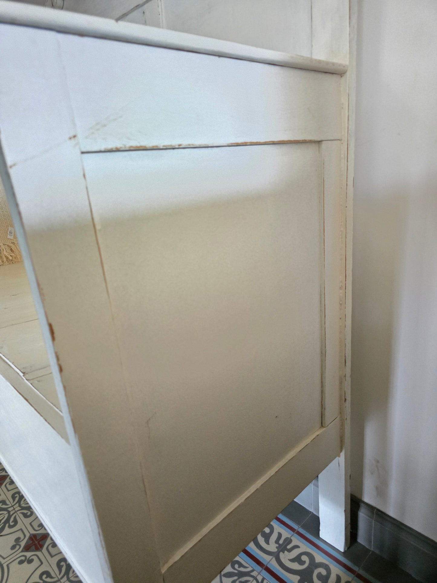 Brocante bank, wit met hoge rugleuning