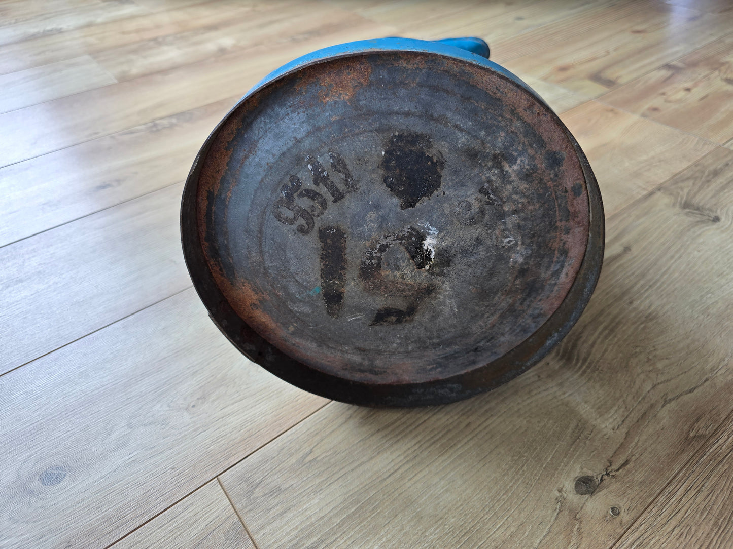 Hoge metalen kan, blauw