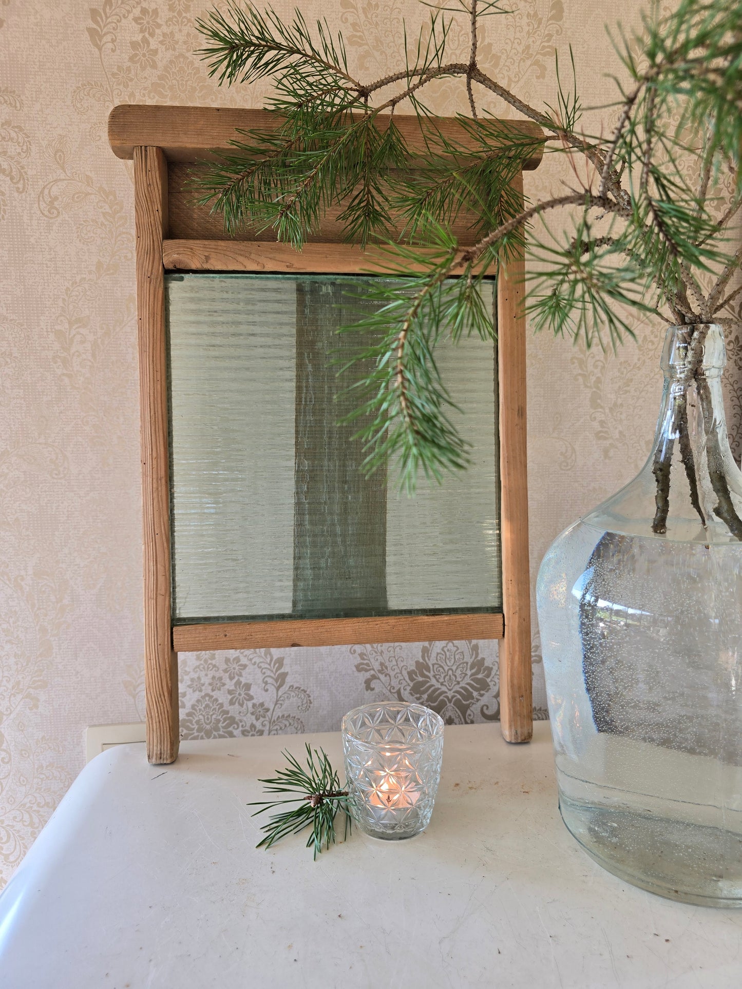 Oud wasbord, met glas