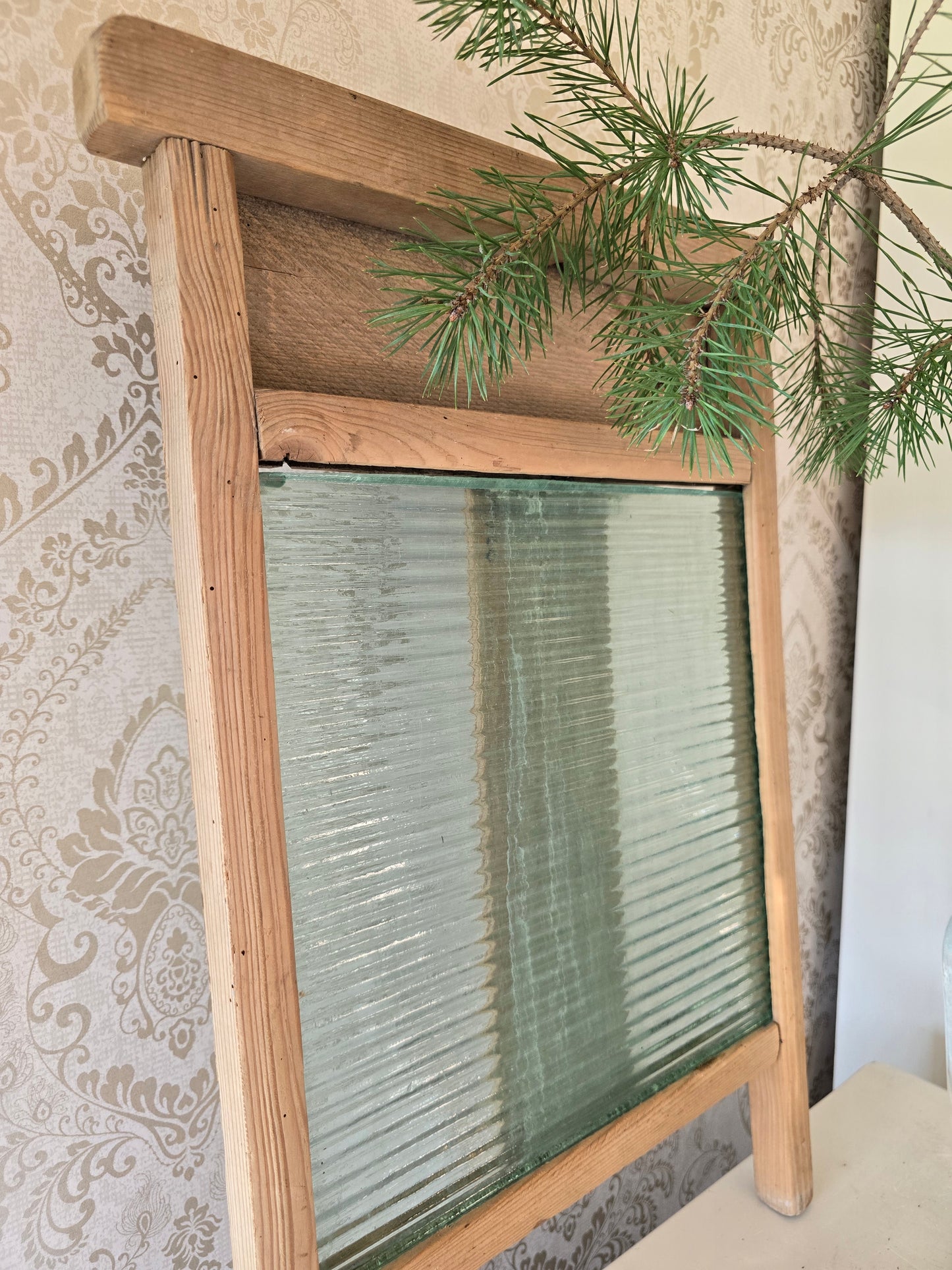 Oud wasbord, met glas