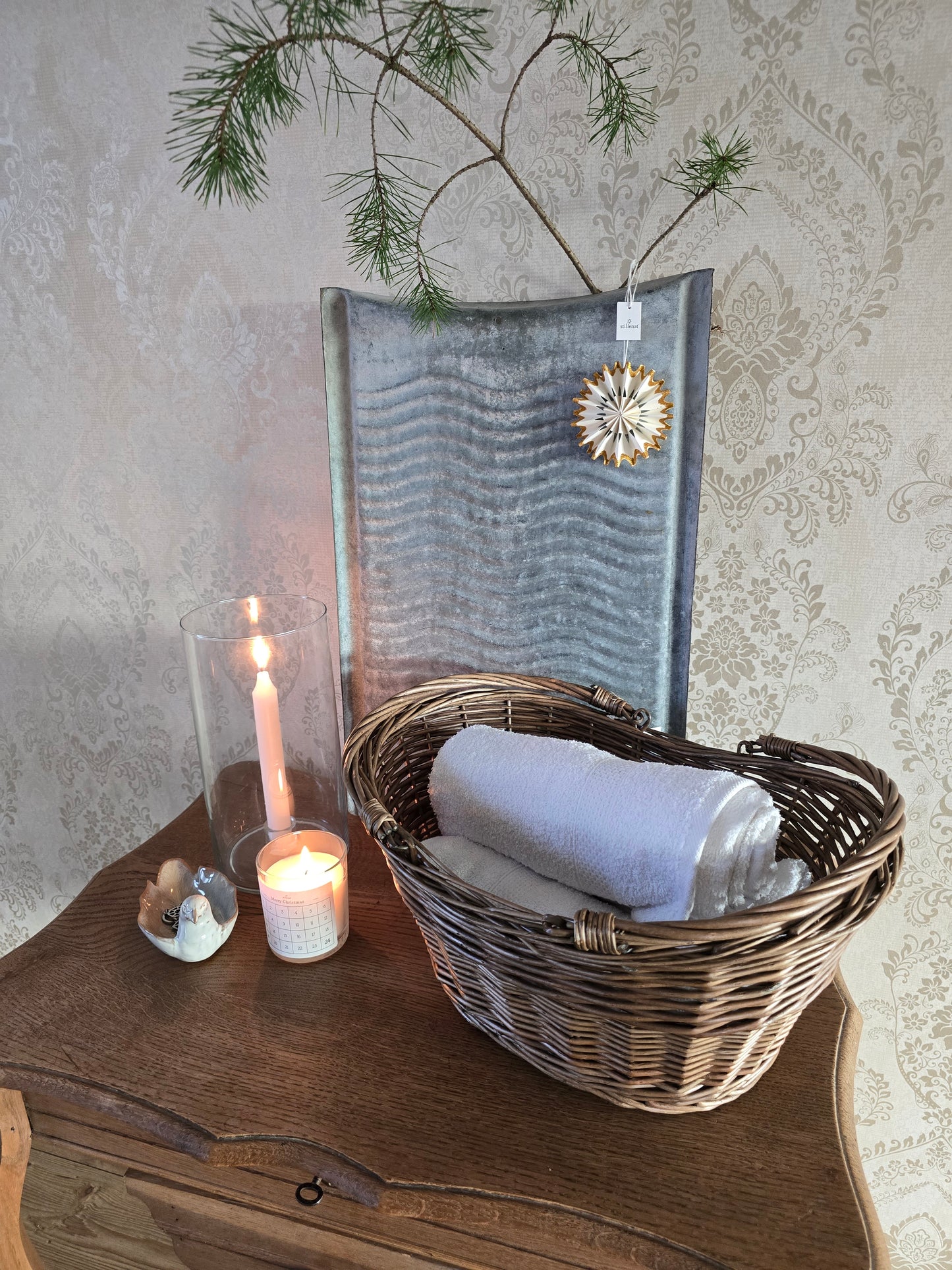 Houten bijzettafel, met spiegel, schuifje en legger