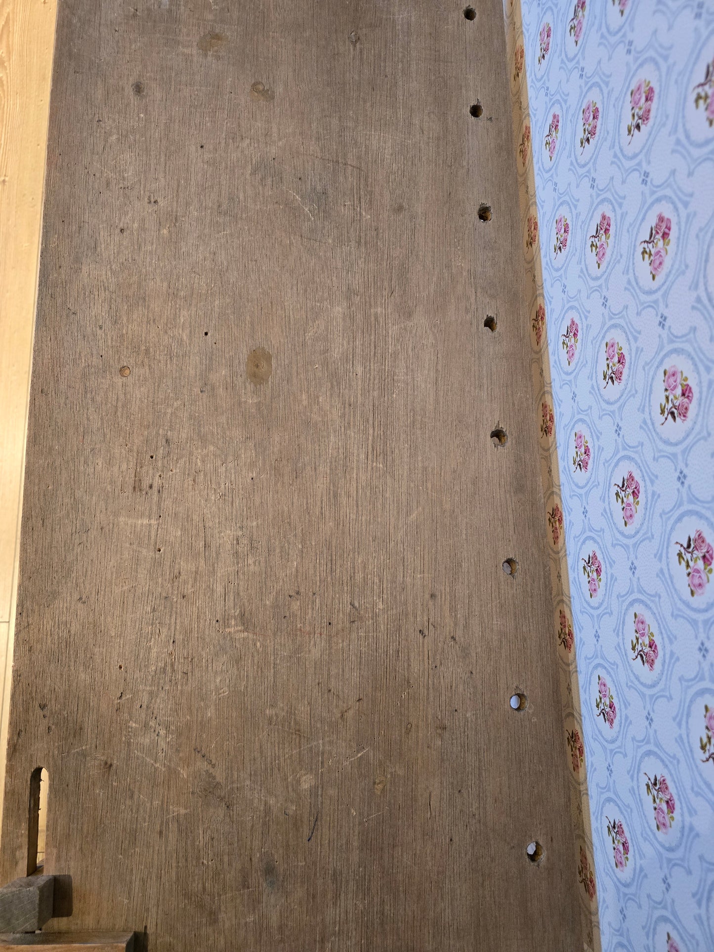 Oude houten brocante kinderwerkbank