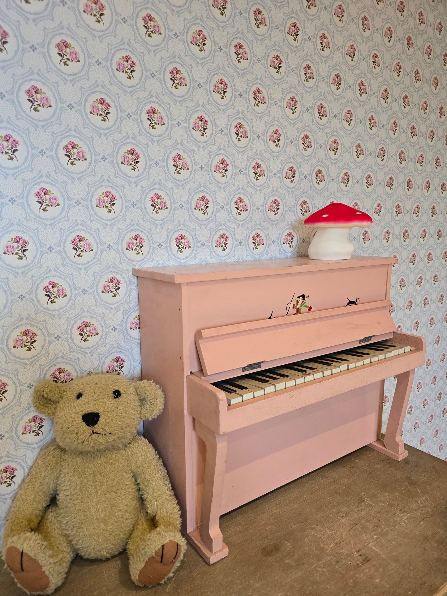 Kleine brocante kinderpiano, oudroze