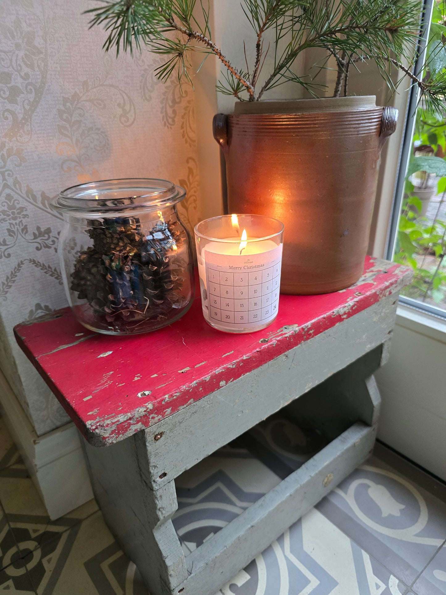 Brocante opstapje, grijs rood