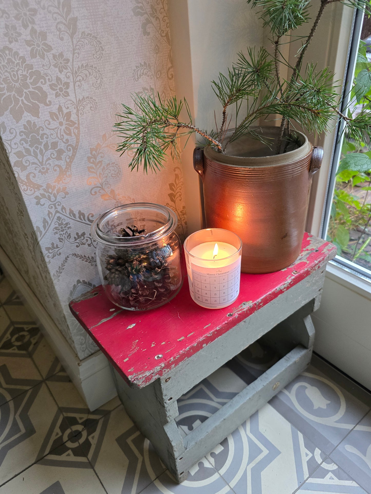 Brocante opstapje, grijs rood