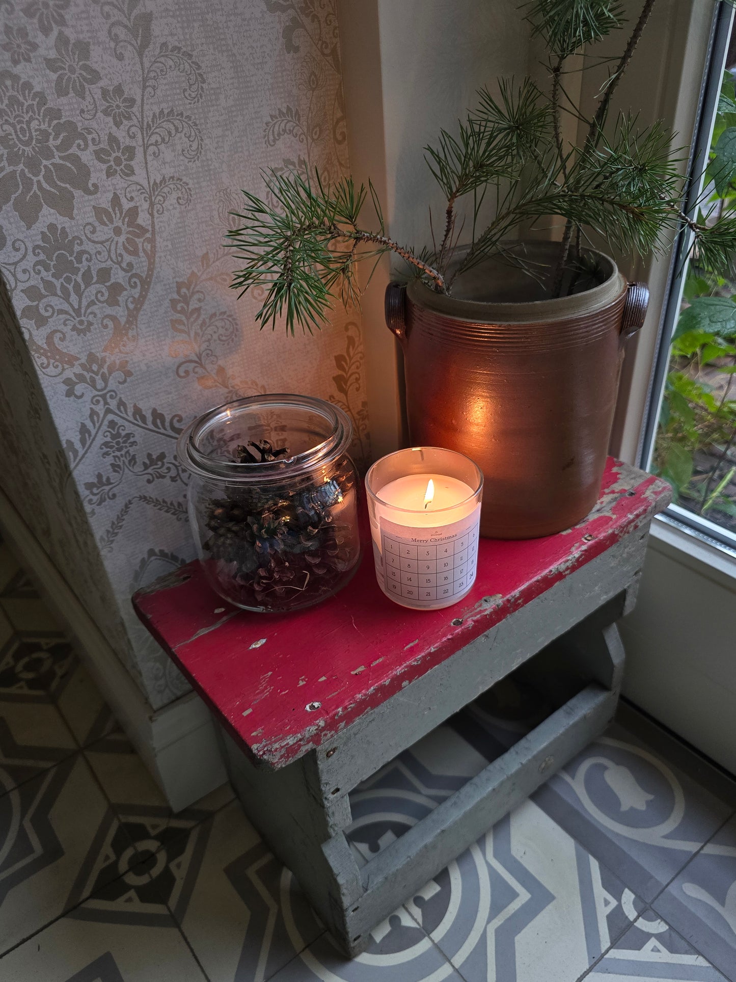 Brocante opstapje, grijs rood