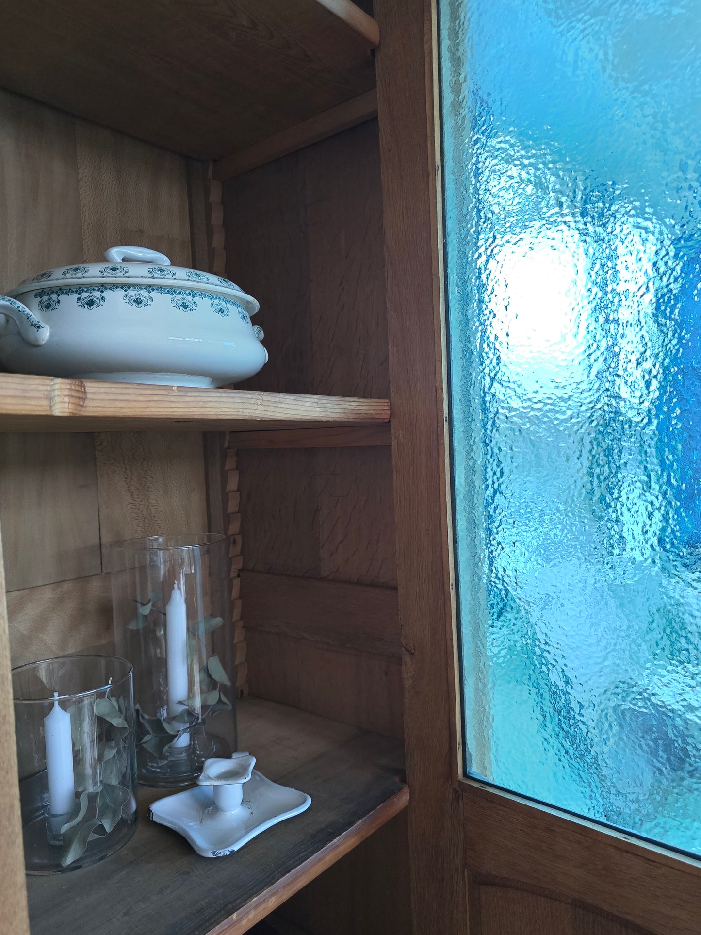 oude-brocante-kast-detail-glasdeur