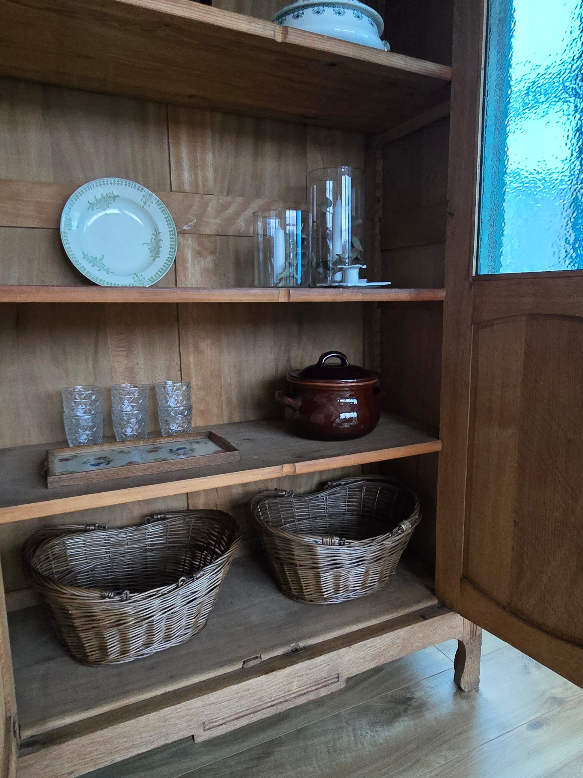 oude-brocante-kast-binnenkant