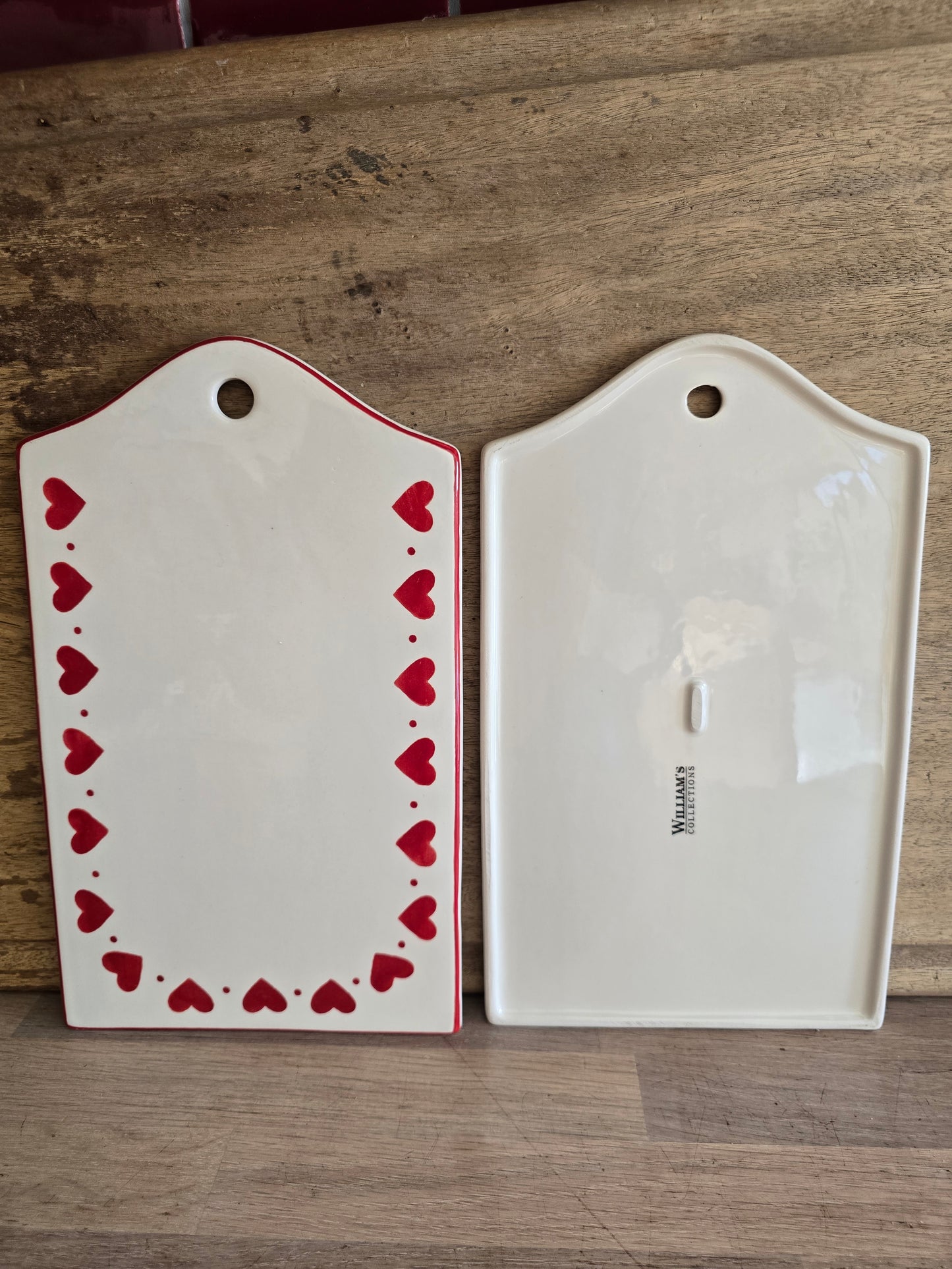 Set broodplankjes, wit met rode hartjes