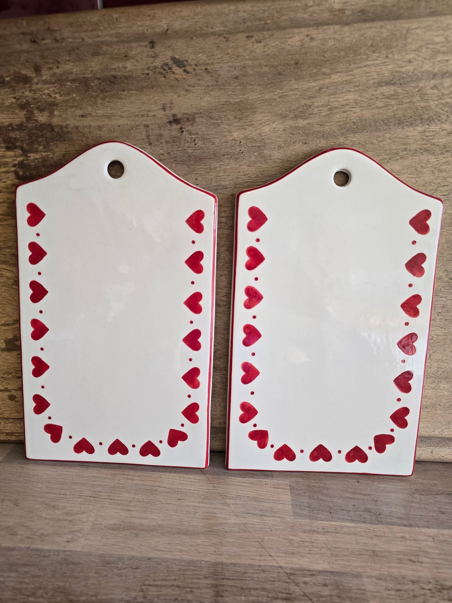 Set broodplankjes, wit met rode hartjes
