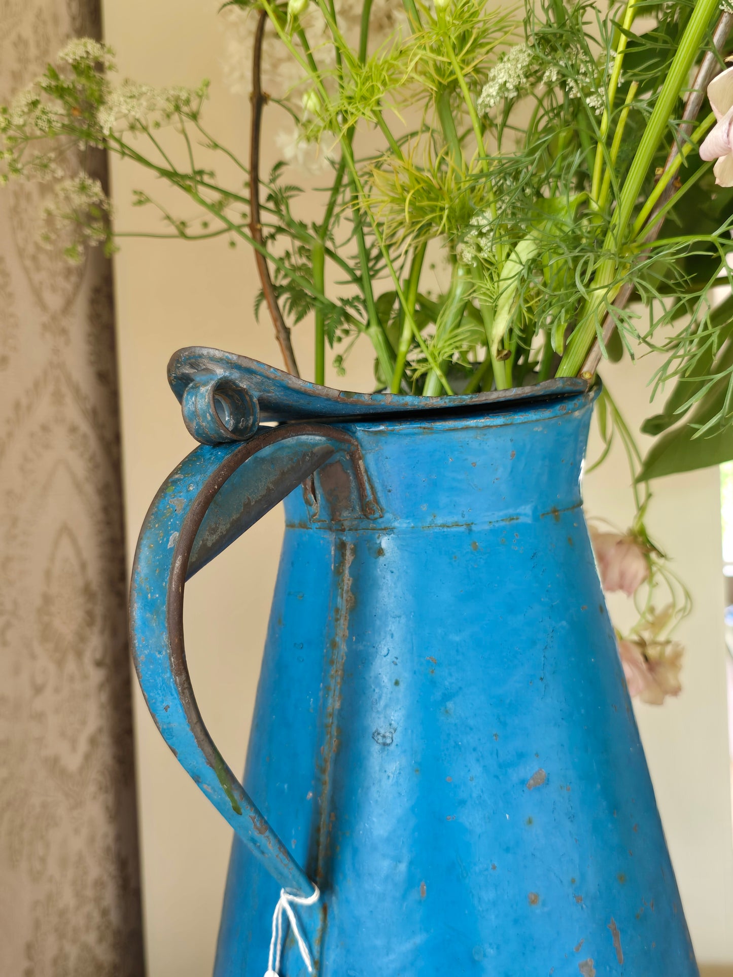 Hoge metalen kan, blauw
