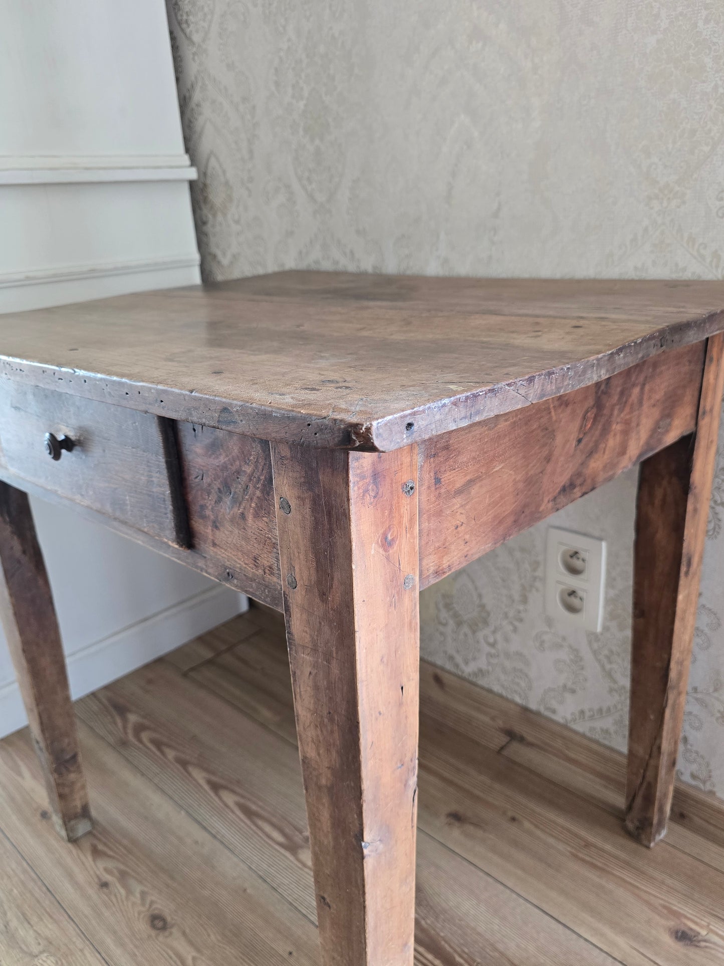 Brocante tafel, met lade