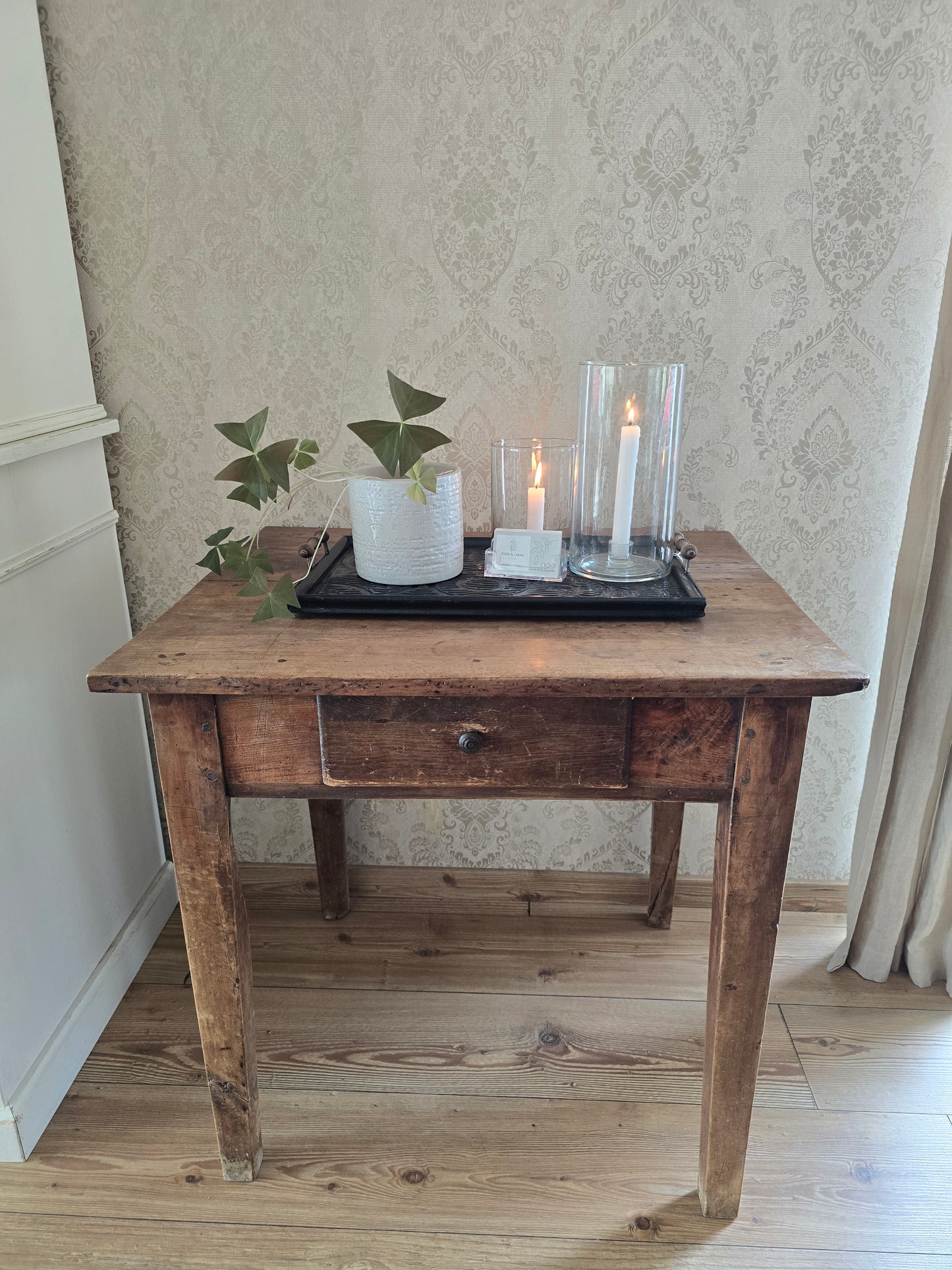 Brocante tafel, met lade