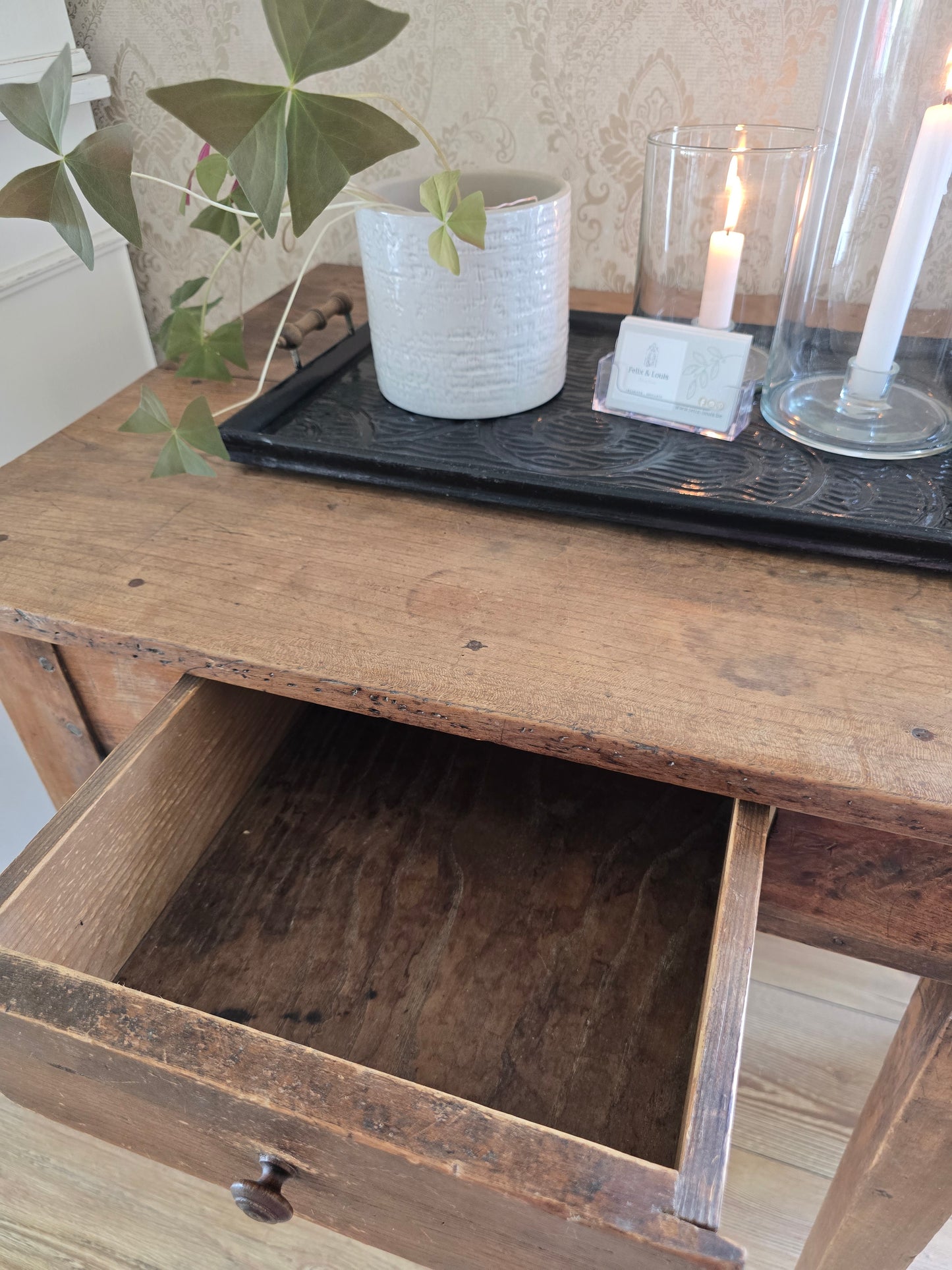 Brocante tafel, met lade