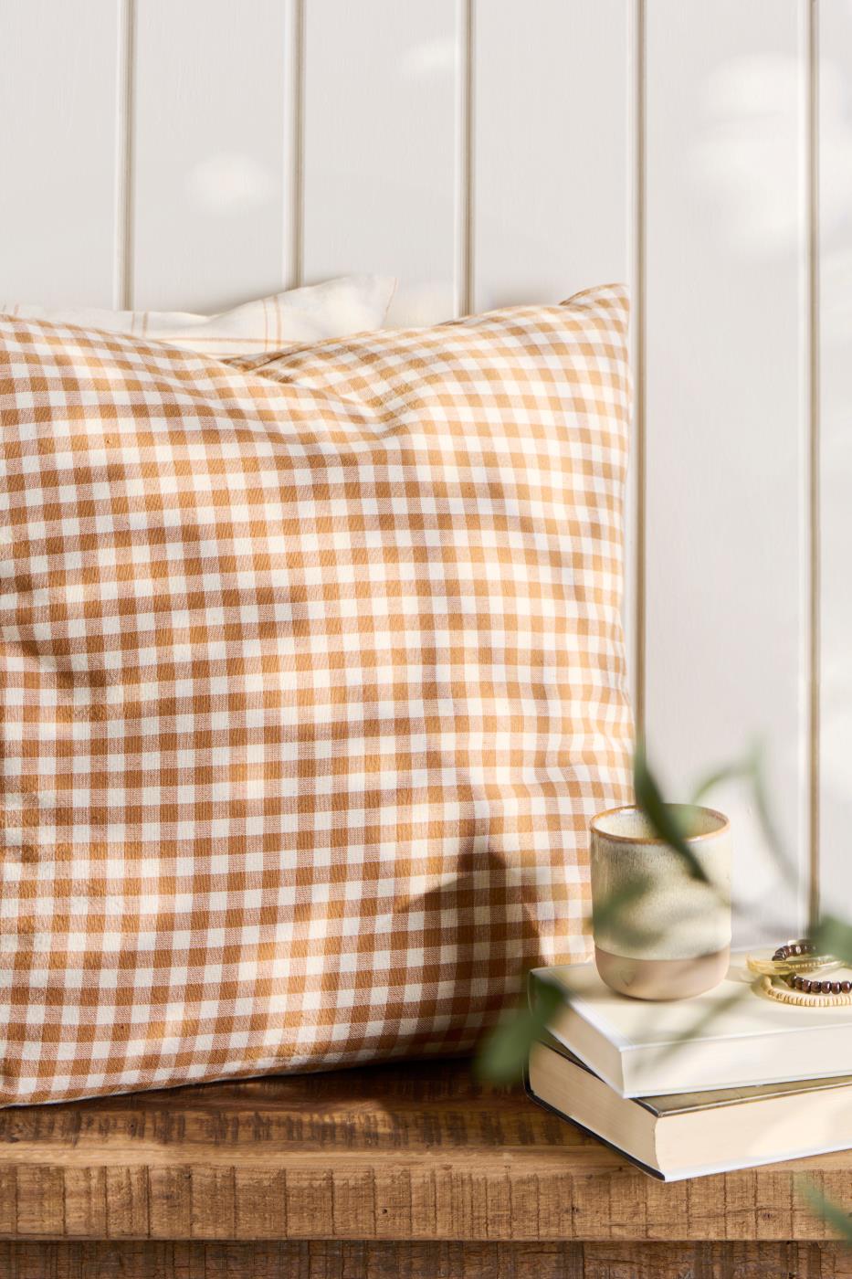 Kussenhoes Luca, rustiek bruin met kleine ruitjes