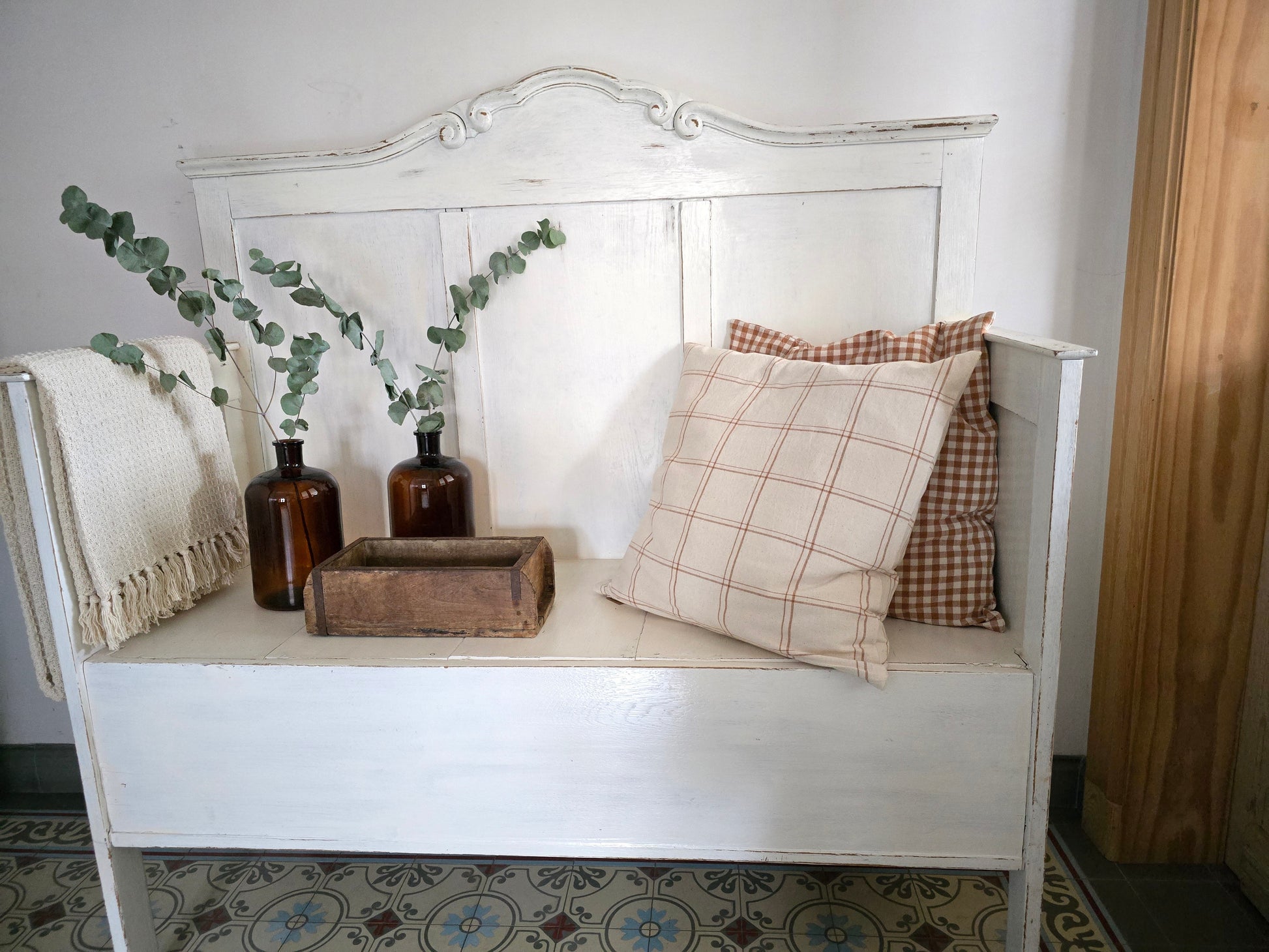 brocante-bank-wit-hoge-rugleuning